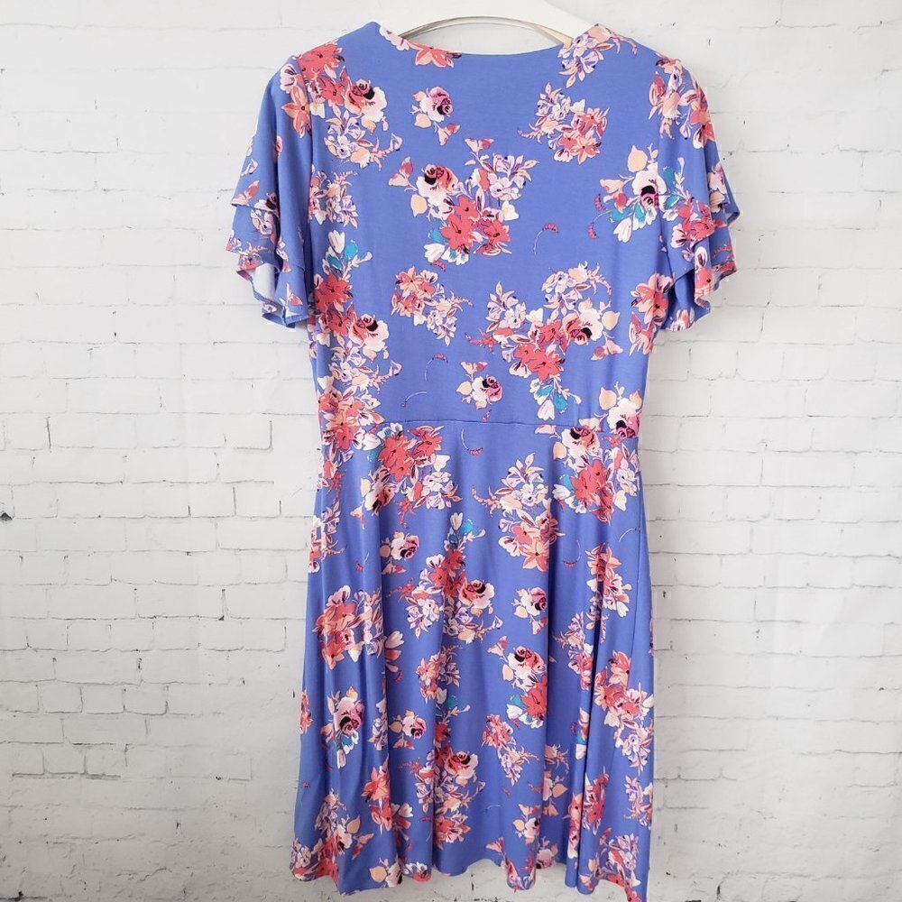 NEW Tabitha Webb Surplice Bodice Blue Floral Dress Size L Flutter Sleeve Stretch - Picture 5 of 7
